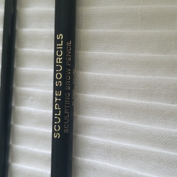 CHANEL MAKE UP 🐳 - Picture 3 of 5